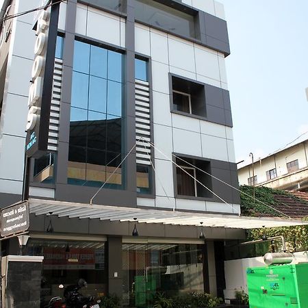 Collection O 8267 Galaxy Inn Kochi Exterior photo