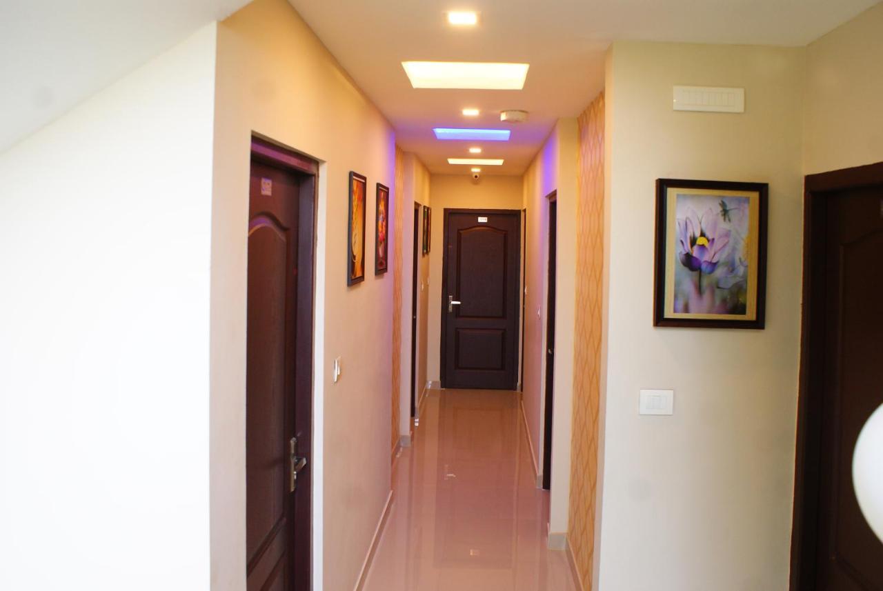 Collection O 8267 Galaxy Inn Kochi Exterior photo