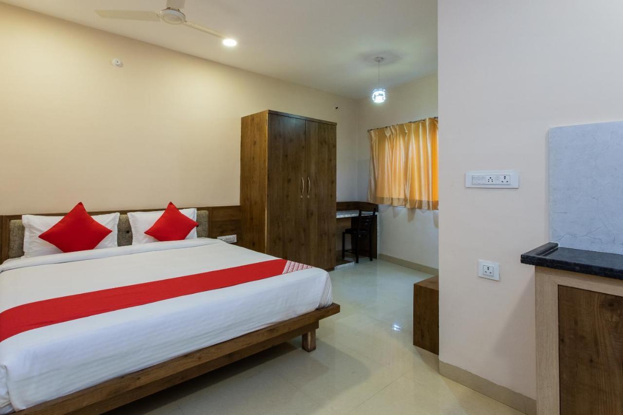 Collection O 8267 Galaxy Inn Kochi Exterior photo