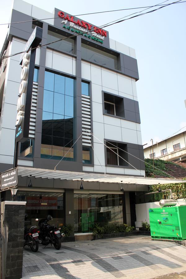 Collection O 8267 Galaxy Inn Kochi Exterior photo